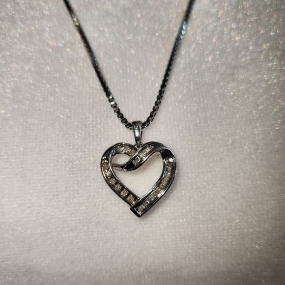 Silver Floating Heart Necklace - Picture 5 of 6